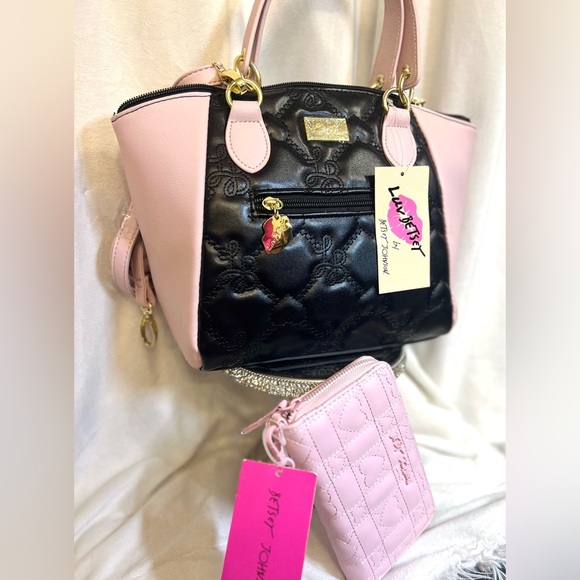 🩷🖤NWT-BETSEY JOHNSON & LUV BETSEY; PURSE AND WALLET! SUPER CUTE SET!!🩷🖤 - Picture 4 of 17
